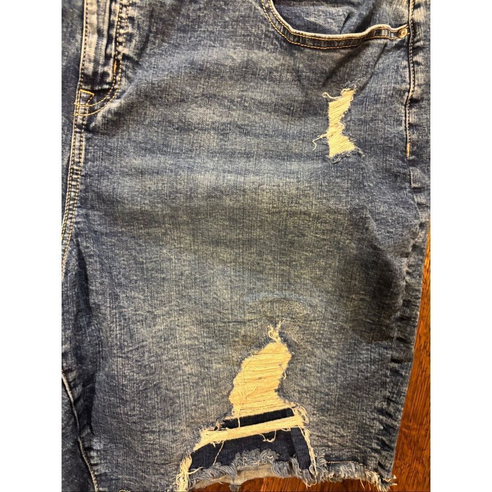 Lane Bryant 20 denim boyfriend Bermuda Jean shorts distressed cutoffs - Picture 3 of 9